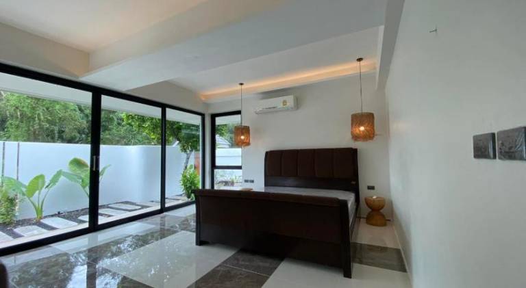 Spacious villa with terrace, yard & private pool | Suitable for remote work | Pets are welcome — photo 5