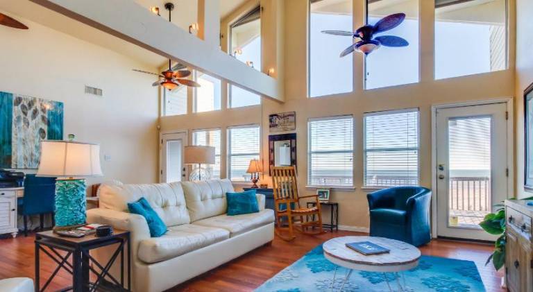 Vacation home with terrace & barbecue in Galveston, TX