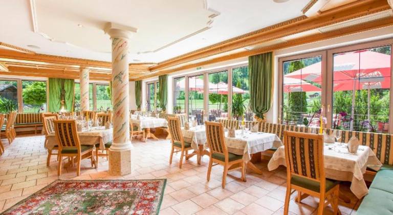 Serviced apartment with jacuzzi, garden & terrace | Next to the ski | Dogs allowed — photo 4