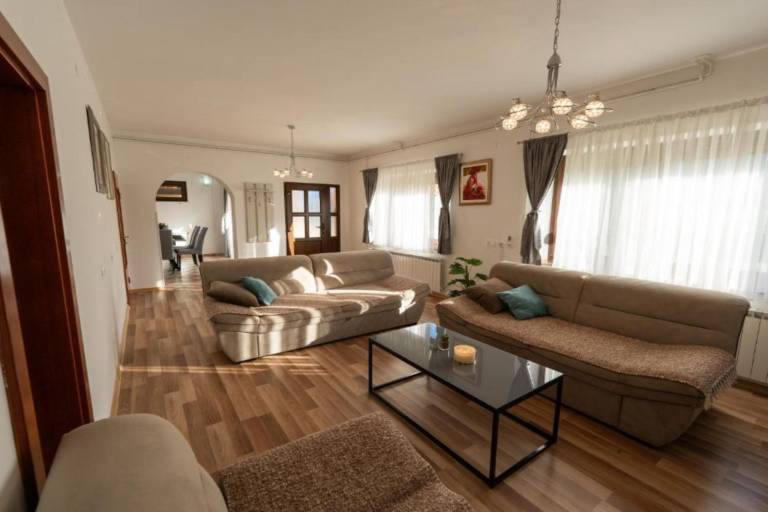 Villa with jacuzzi, yard & patio in Senj