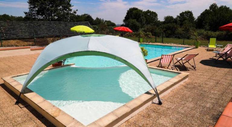 House with pool — photo 3