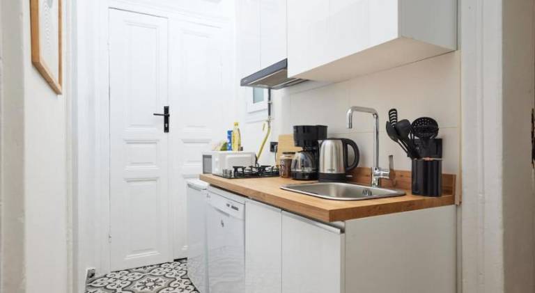 Charming 2BR AC in Center - Santur D1 — photo 4