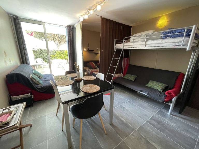 Cozy studio with terrace and parking 300m from the beach in Saint-Hilaire-de-Riez