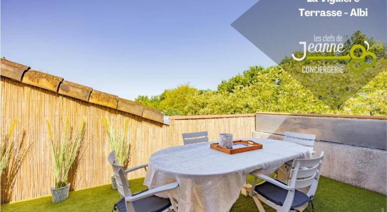 Holiday apartment with patio in Albi