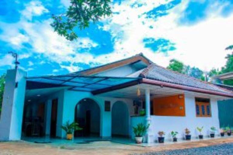 Villa with yard | Pet-friendly in Thissamaharama