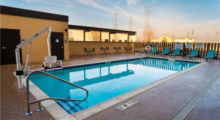 Home2 Suites by Hilton-Bakersfield — photo 2