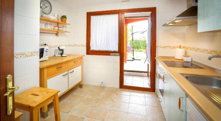 Rental apartment with barbeque, pool & garden — photo 3