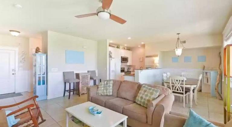 Rental apartment with hot tub & pool in Galveston, TX