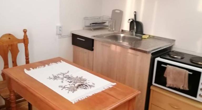 Rental apartment with patio & yard — photo 3