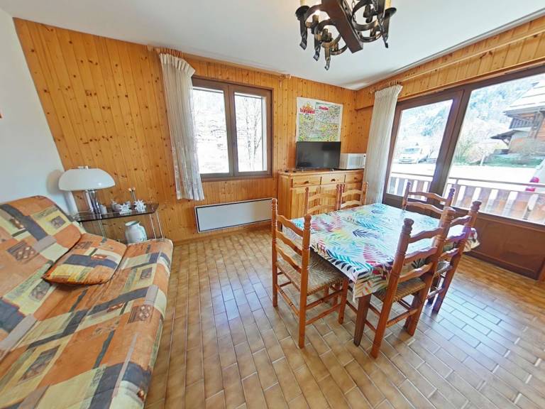 Cozy Studio Cabin, Sleeps 5, Near Village & Ski Trails, Covered Parking Included in Le Grand-Bornand