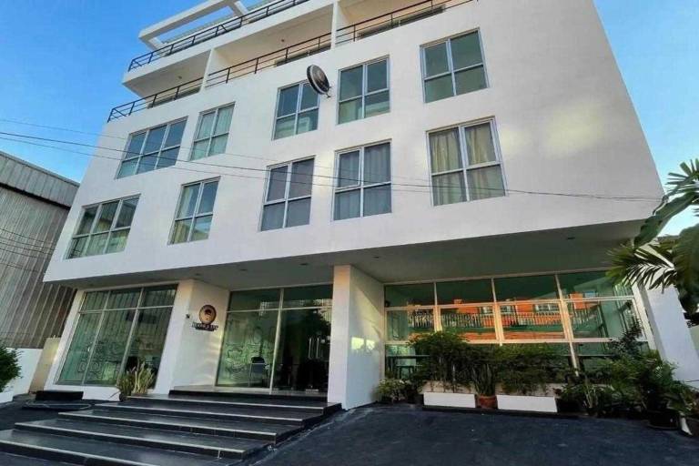 Cozy Twin Escape Light Filled Bangkok Hideaway