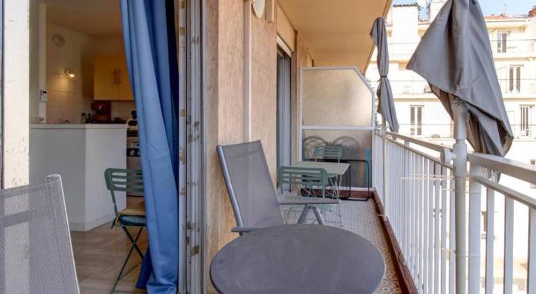 Cozy Apt with balcony - Garibaldi Port — photo 4