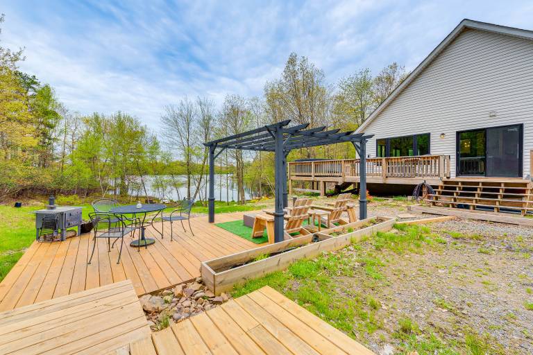 House Long Pond
