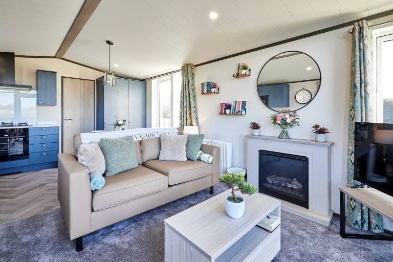 Stylish Dog-Friendly Lodge with Spacious Deck near Pickering in Scenic North Yorkshire — photo 3