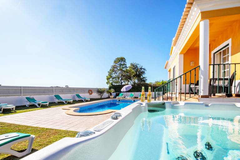 Villa with garden, barbeque & private pool — photo 4