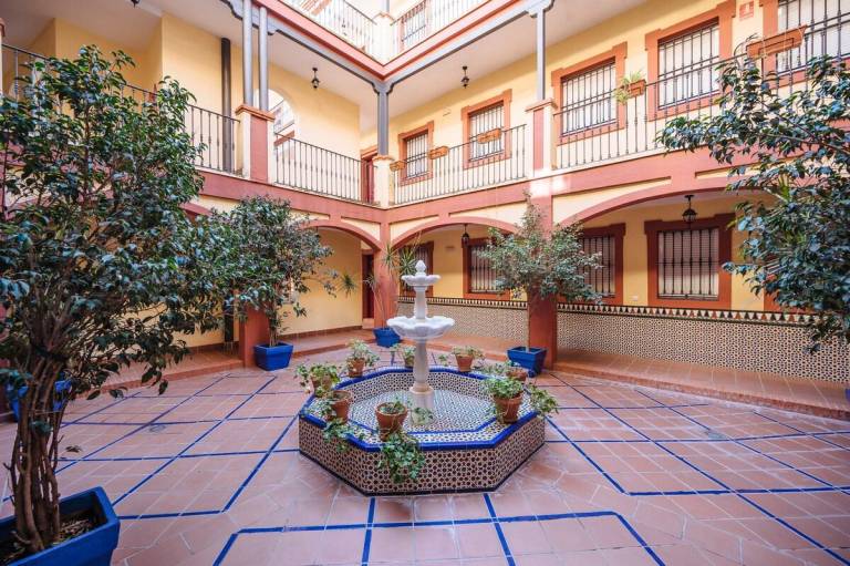 Child-friendly charming vacation home with yard | Next to Metropol Parasol | Good for workation | Dogs allowed — photo 5