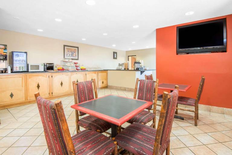 Hawthorn Suites by Wyndham Albuquerque — photo 5