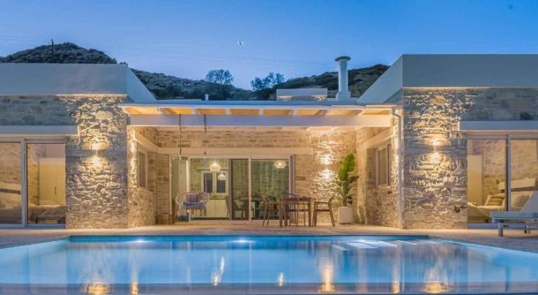 Fully equipped villa with patio, yard & private pool | Dogs allowed in Heraklion