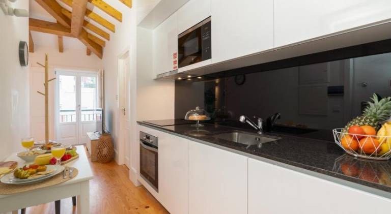 Beautiful rental apartment with patio | Next to Porto Cathedral | Pets are welcome — photo 2