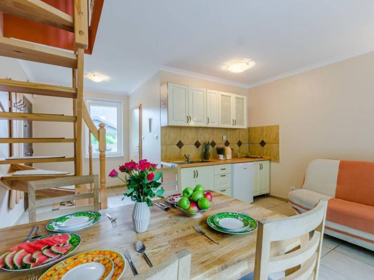 Apartment with terrace, grill & yard — photo 4