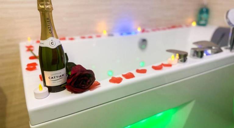 Holiday apartment with hot tub — photo 4