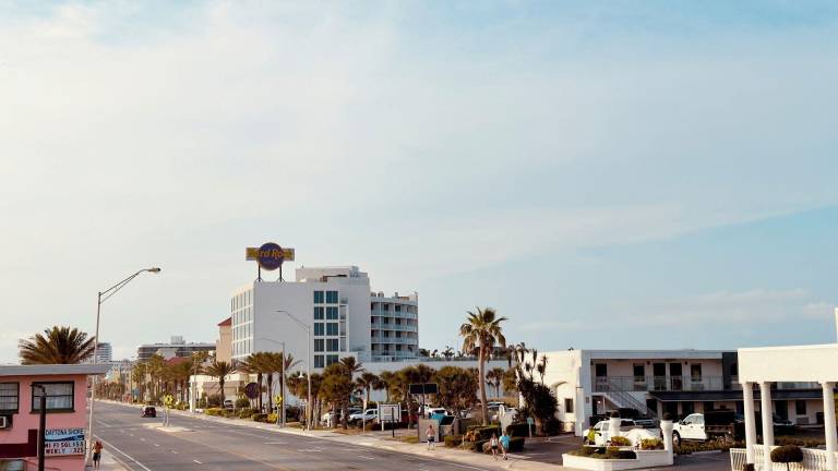 Beachline Breeze on the Strip — photo 4