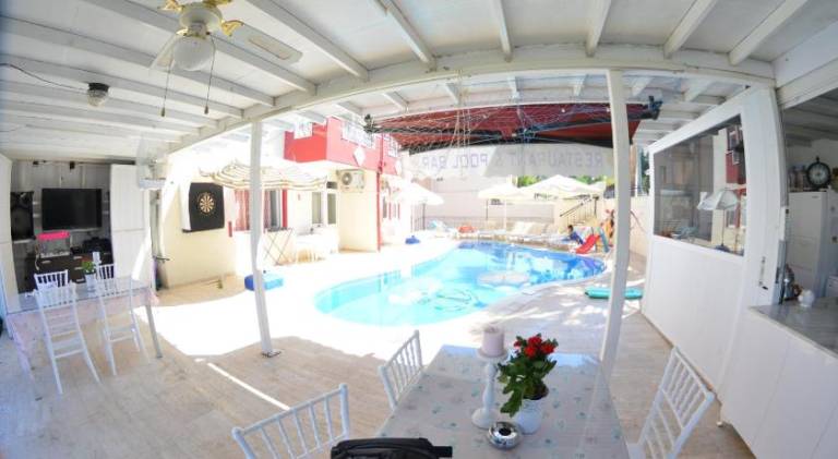 Serviced apartment with pool, terrace & barbecue — photo 4