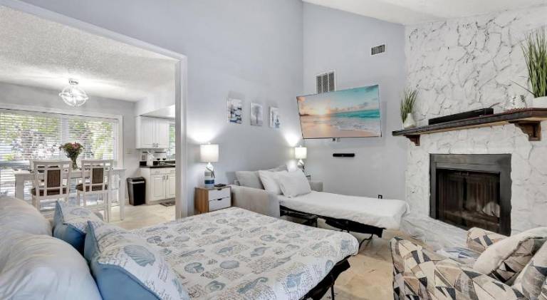 Lovely vacation home with pool | Pets allowed — photo 2