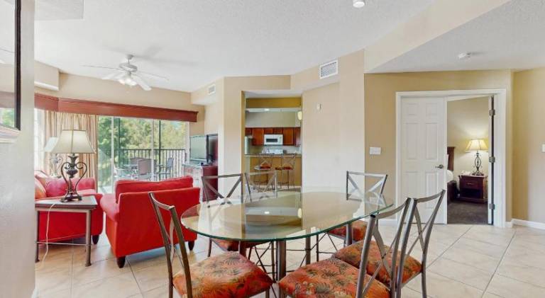 Vacation home with pool — photo 4