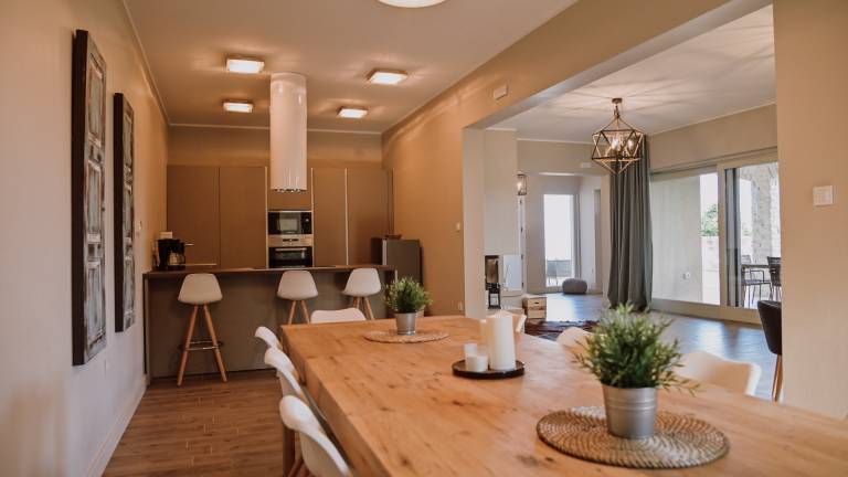 Villa with terrace, sauna & yard | Pet-friendly — photo 4