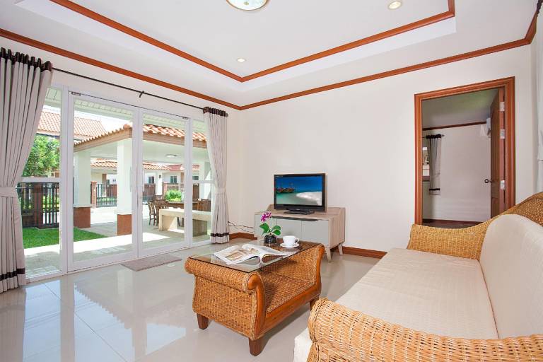 House with pool | Perfect for remote work — photo 2