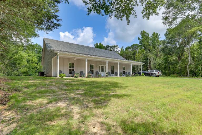 11 Mi to Troy University: Family Home w/ Yard — photo 3
