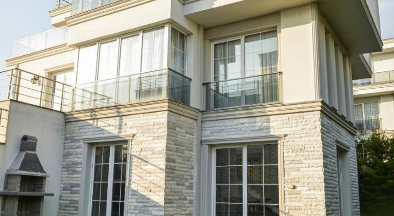 Villa with patio, barbecue & yard in Istanbul