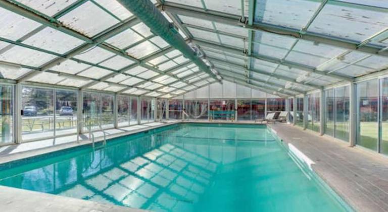 Vacation home with pool — photo 3