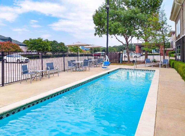 La Quinta Inn & Suites by Wyndham Dallas - Las Colinas — photo 4