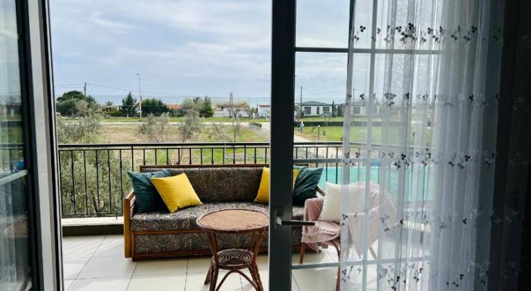 Holiday apartment with patio, yard & grill — photo 3