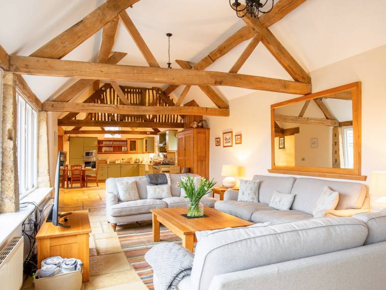 Family-friendly pleasant cottage with barbeque & yard | Pets allowed — photo 3