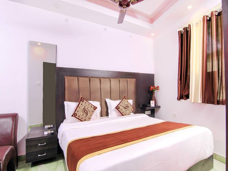 OYO 13652 Hotel Rajput