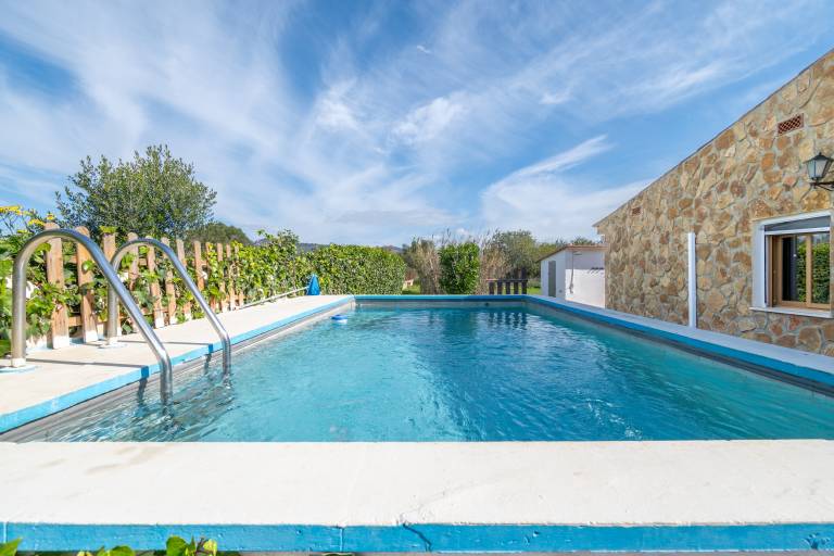 Villa with garden, terrace & jacuzzi | Garden view | Suitable for remote work — photo 2