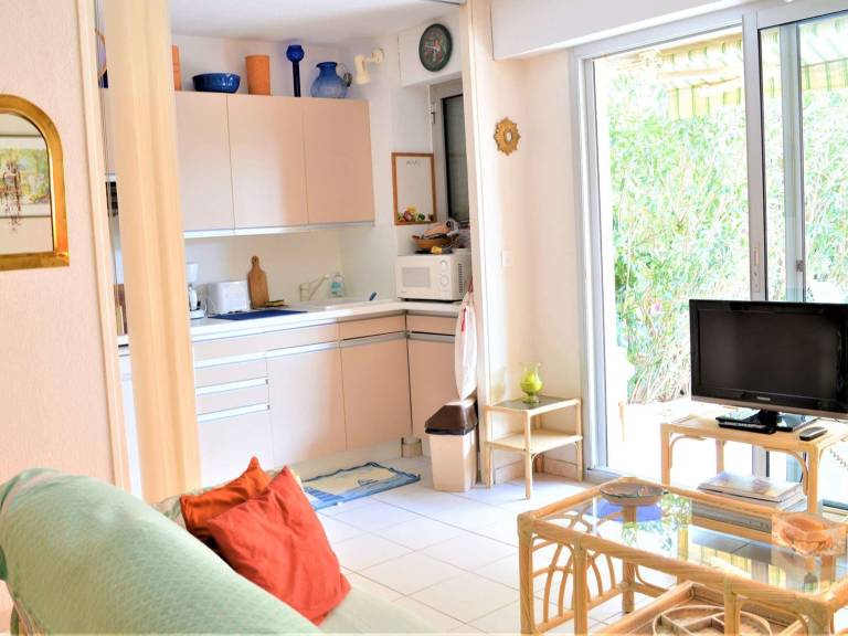 Apartment with 2 rooms for 5 persons — photo 3