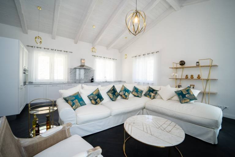 Children-friendly nice villa with private pool, hot tub & garden | Panoramic view | Pets allowed — photo 3