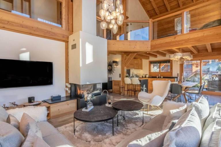 Chalet, 1st floor, hammam, terrace, fireplace or stove, parking, ski locker, 175m², Megève — photo 3