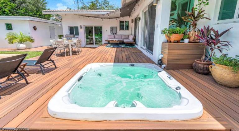 Vacation home with pool & hot tub | Pets are welcome — photo 5