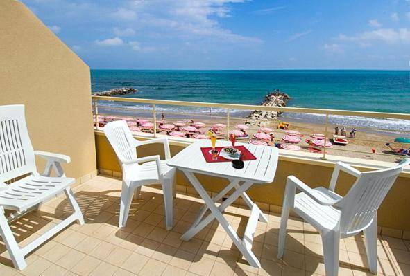 Serviced apartment with terrace & garden | Next to the beach | Pets allowed — photo 3