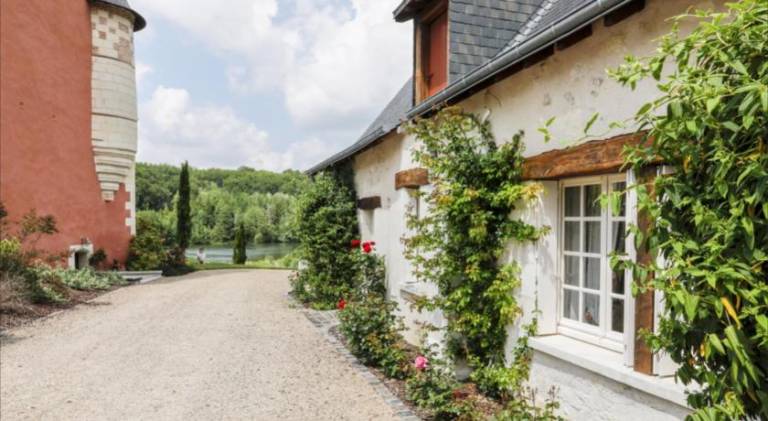 House with pool in Chinon