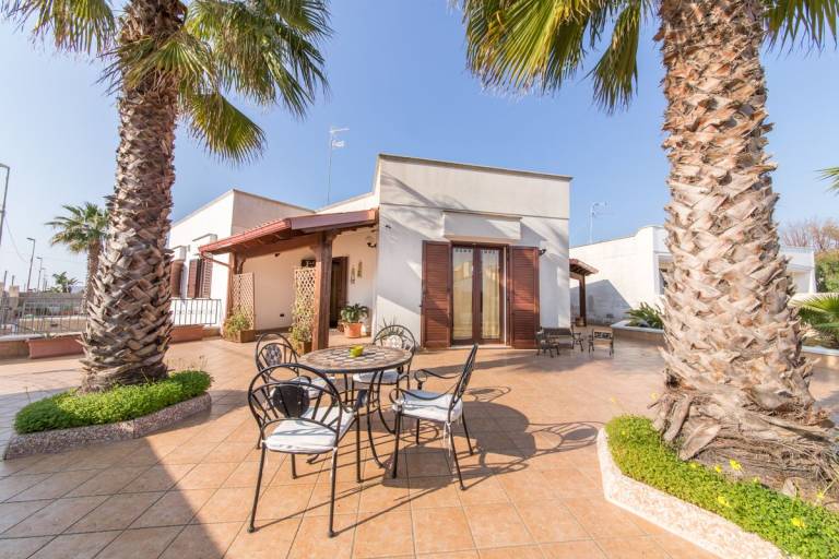 Villa with garden & BBQ | Garden view — photo 2