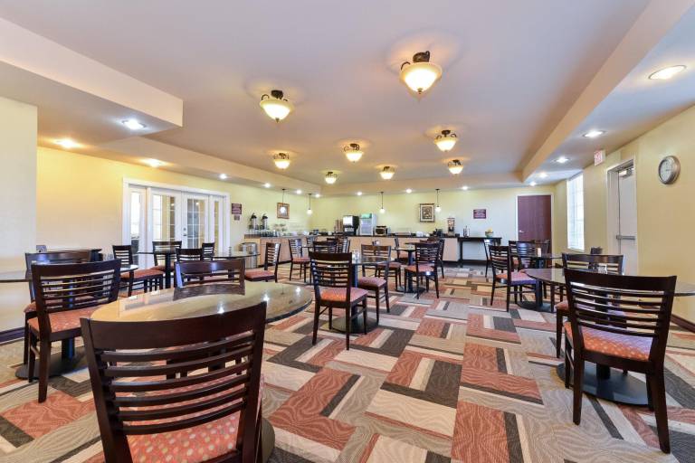 Express inn & suites — photo 5