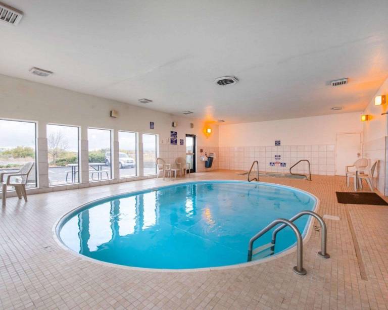 Econo Lodge Pueblo North — photo 2