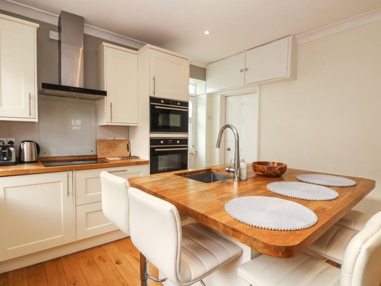 Children-friendly cottage with BBQ & garden | Beach view | Pets allowed — photo 2