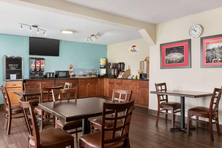 Super 8 by Wyndham Findlay — photo 3